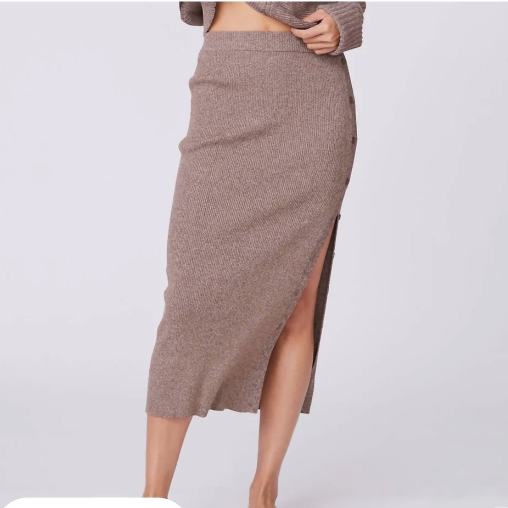 Monrow Ribbed Button Midi Skirt